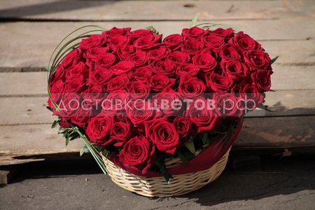 Сердце из 51 красной розы "Открытое чувство"